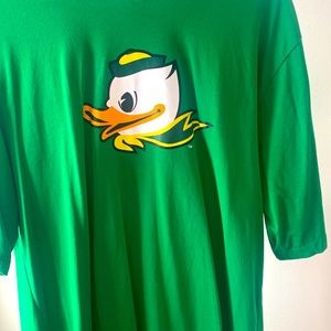 This is a University of Oregon Mens basketball warmup shirt hoodie.